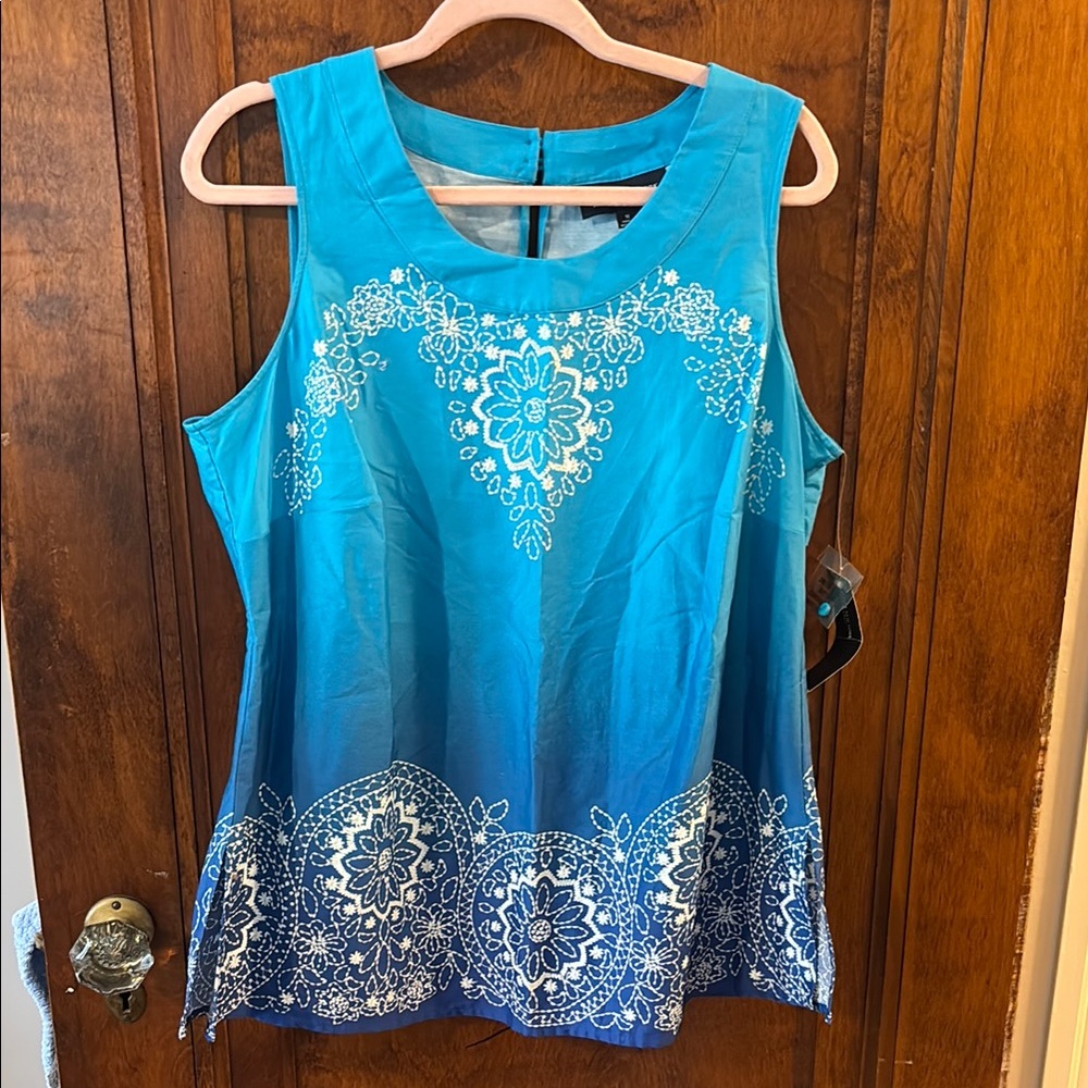 NWT Jones New York Blue Ombre Sleeveless Top with White Floral Design Size 1X